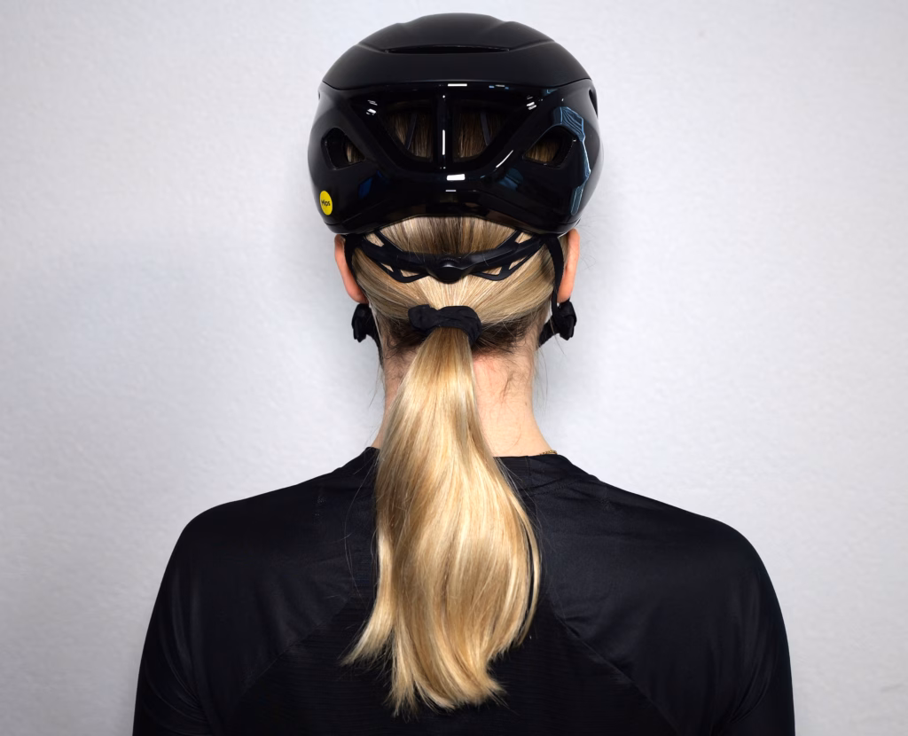 Specialized Propero 4: woman with ponytail, rear view