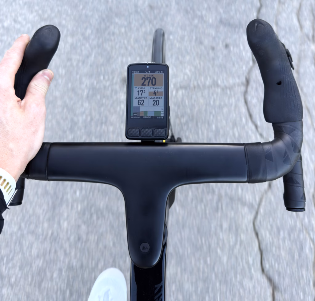 Wahoo ELEMNT ROAM 3 bike computer on the handlebar of a Canyon Aeroad road bike