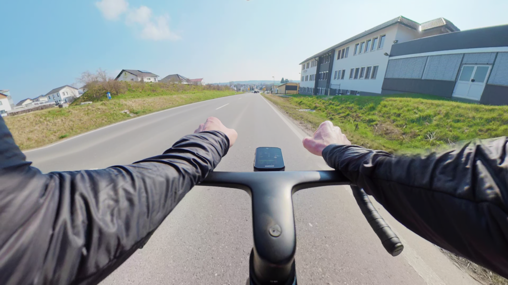Improve road bike aerodynamics with a narrow handlebar and suitable cockpit