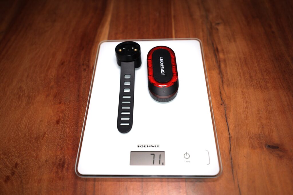 iGPSPORT SR Mini with original mount on a kitchen scale showing 71 grams.