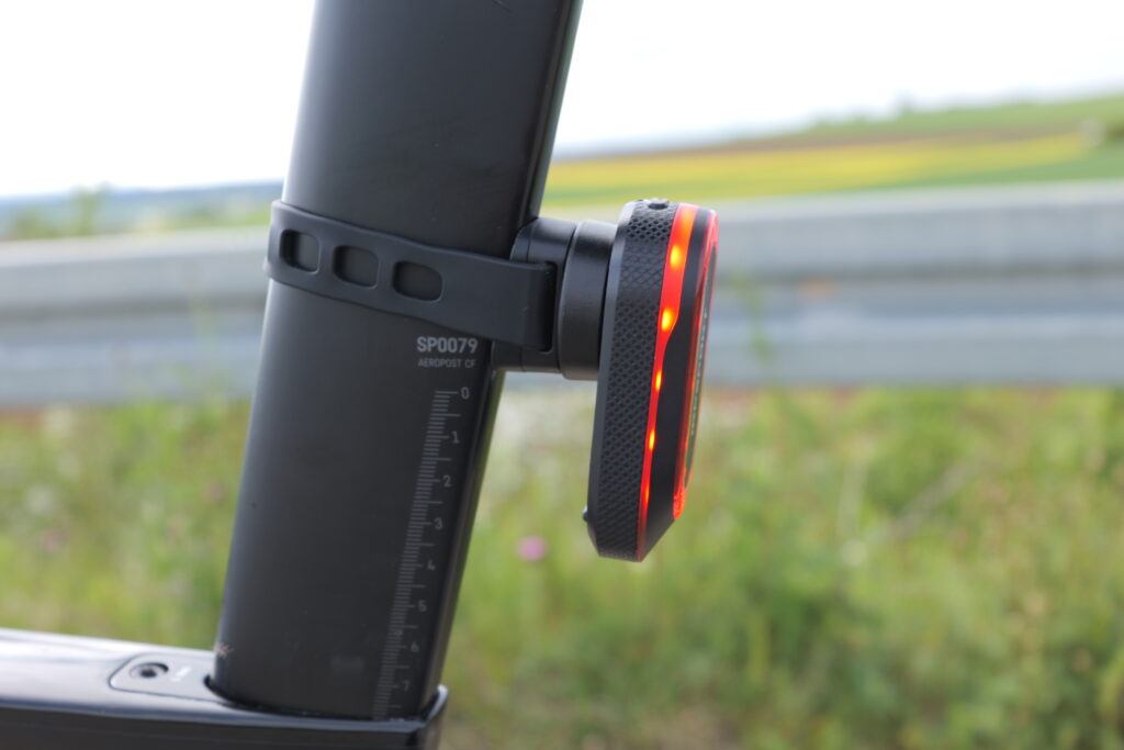 iGPSport SR Mini fitted to a Canyon Aeroad seatpost with the original mount, side view of the rear light switched on.