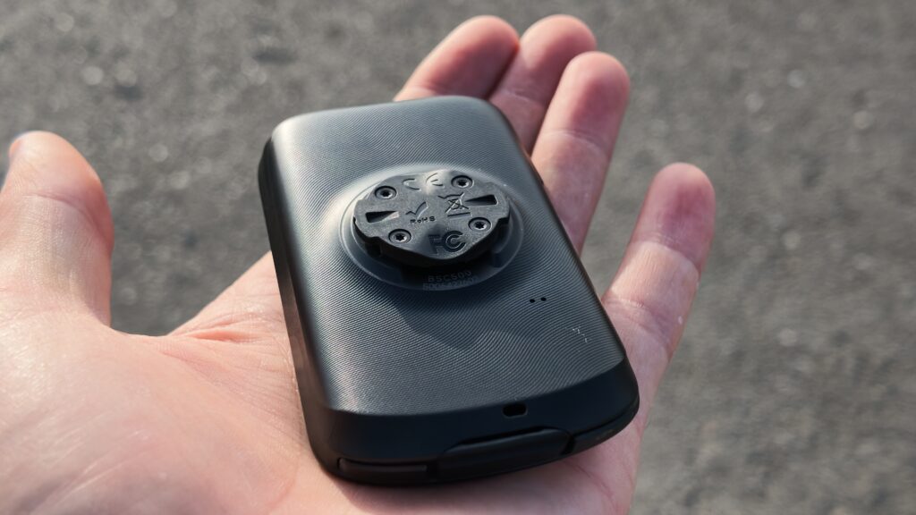Rear of the iGPSPORT BSC 500 with Garmin-compatible quarter-turn mount