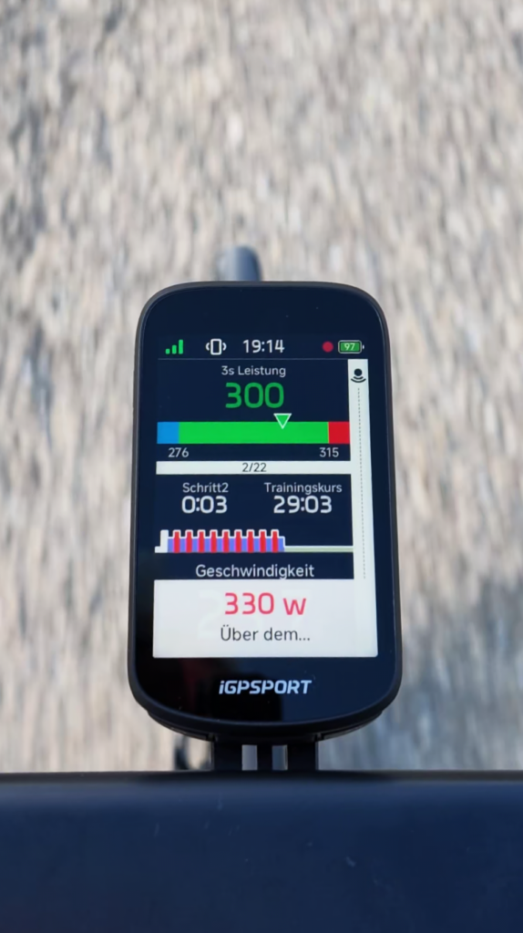 iGPSPORT BSC 500 showing power targets and intervals during a structured workout