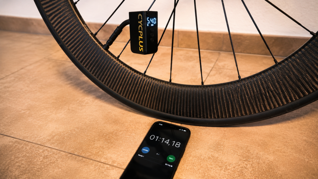 CYCPLUS AS2 Ultra inflates a road tyre in 1 minute 14 seconds to 5.4 bar