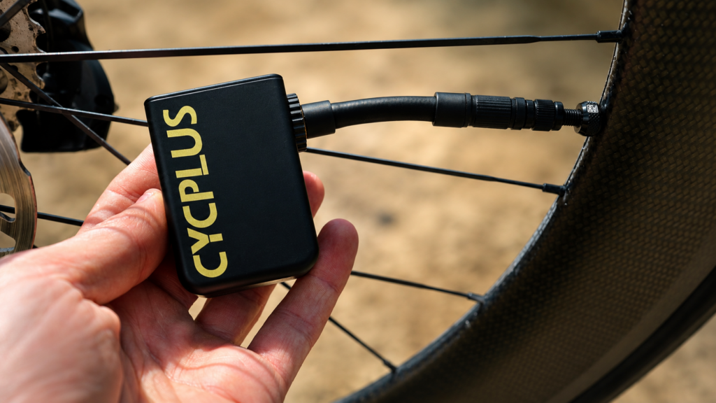 CYCPLUS AS2 Ultra inflating a road tyre at the valve