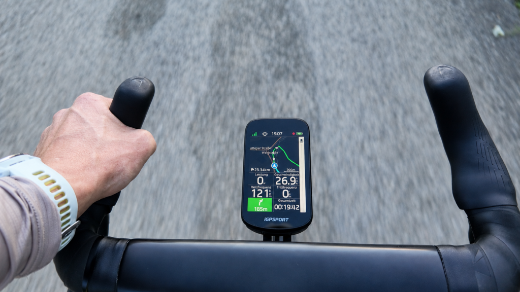 iGPSPORT BSC 500 showing a navigation map and turn instruction while riding