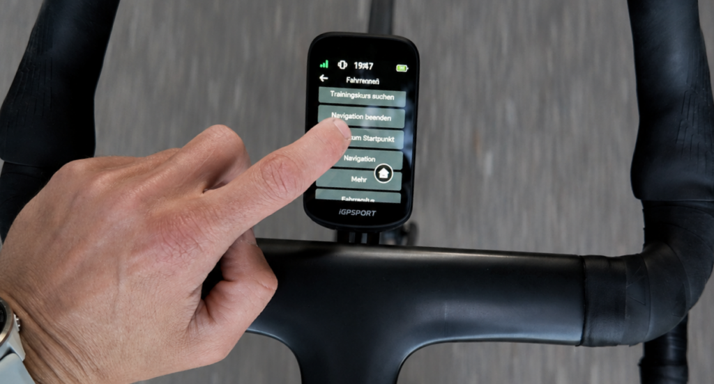 Operating the iGPSPORT BSC 500 touchscreen while riding