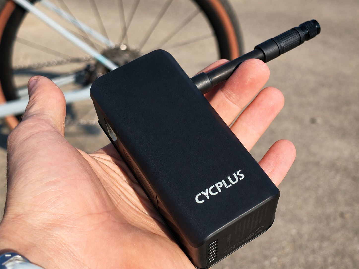 CYCPLUS A3 Mini electric bike pump with air hose