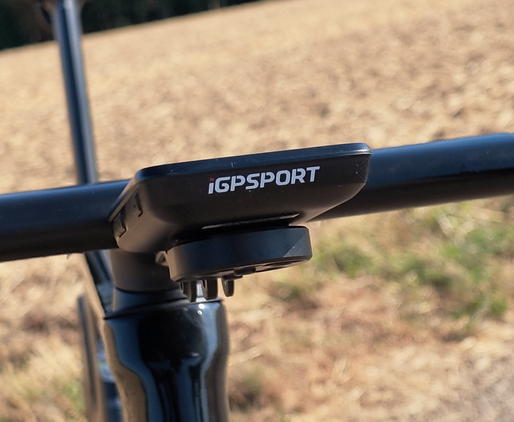iGPSPORT BiNavi GPS Bike Computer, Front View