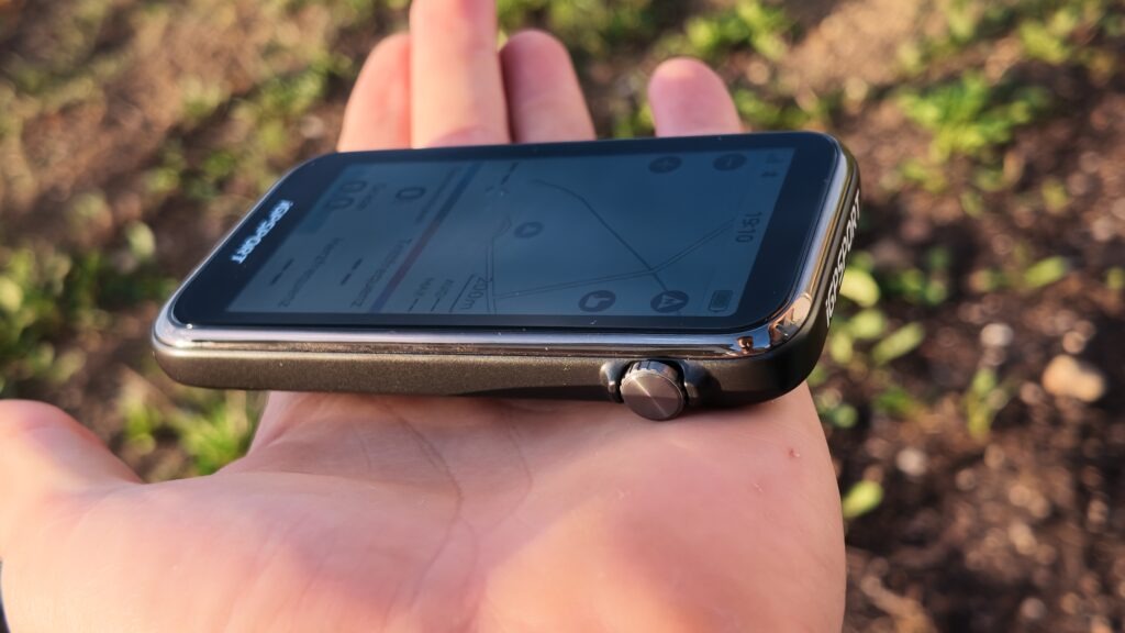 Close-Up of the Side Scroll Wheel on the iGPSPORT BiNavi Ultra