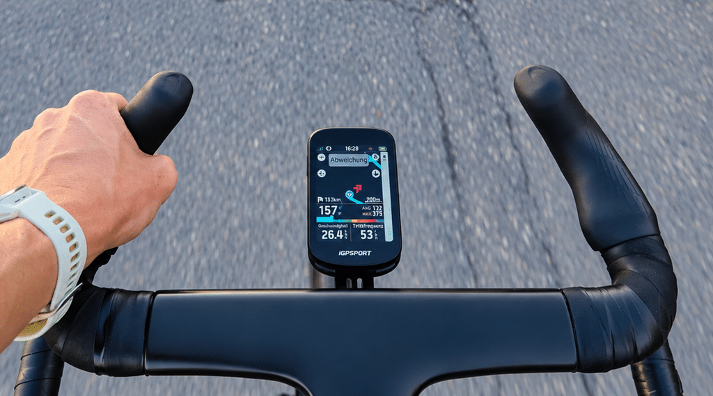 iGPSPORT BSC200 Pro: Rerouting iGPSPORT BSC200 Pro on a Road Bike Handlebar During Route Recalculation