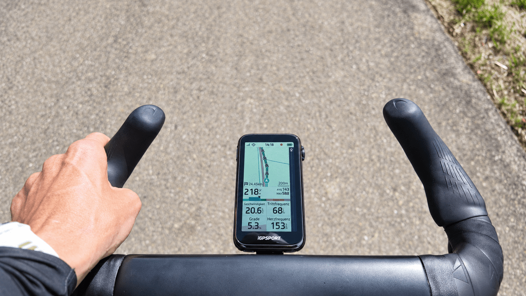 iGPSPORT BiNavi Ultra on a Road Bike Handlebar with Active Map Navigation