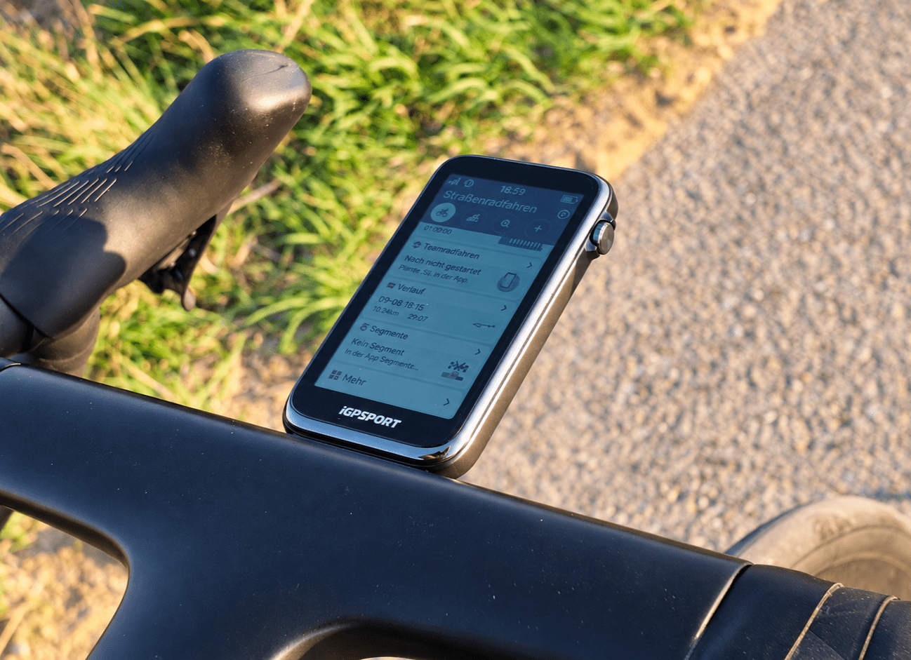 iGPSPORT BiNavi Ultra on a road bike handlebar with the menu open